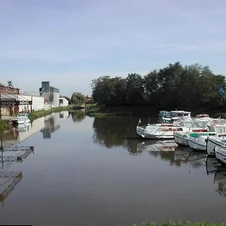 Ideale Famille, Y Est ! Holiday home Dompierre-sur-Besbre